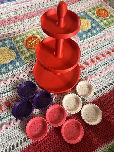 Cake stand and tart - and, cases